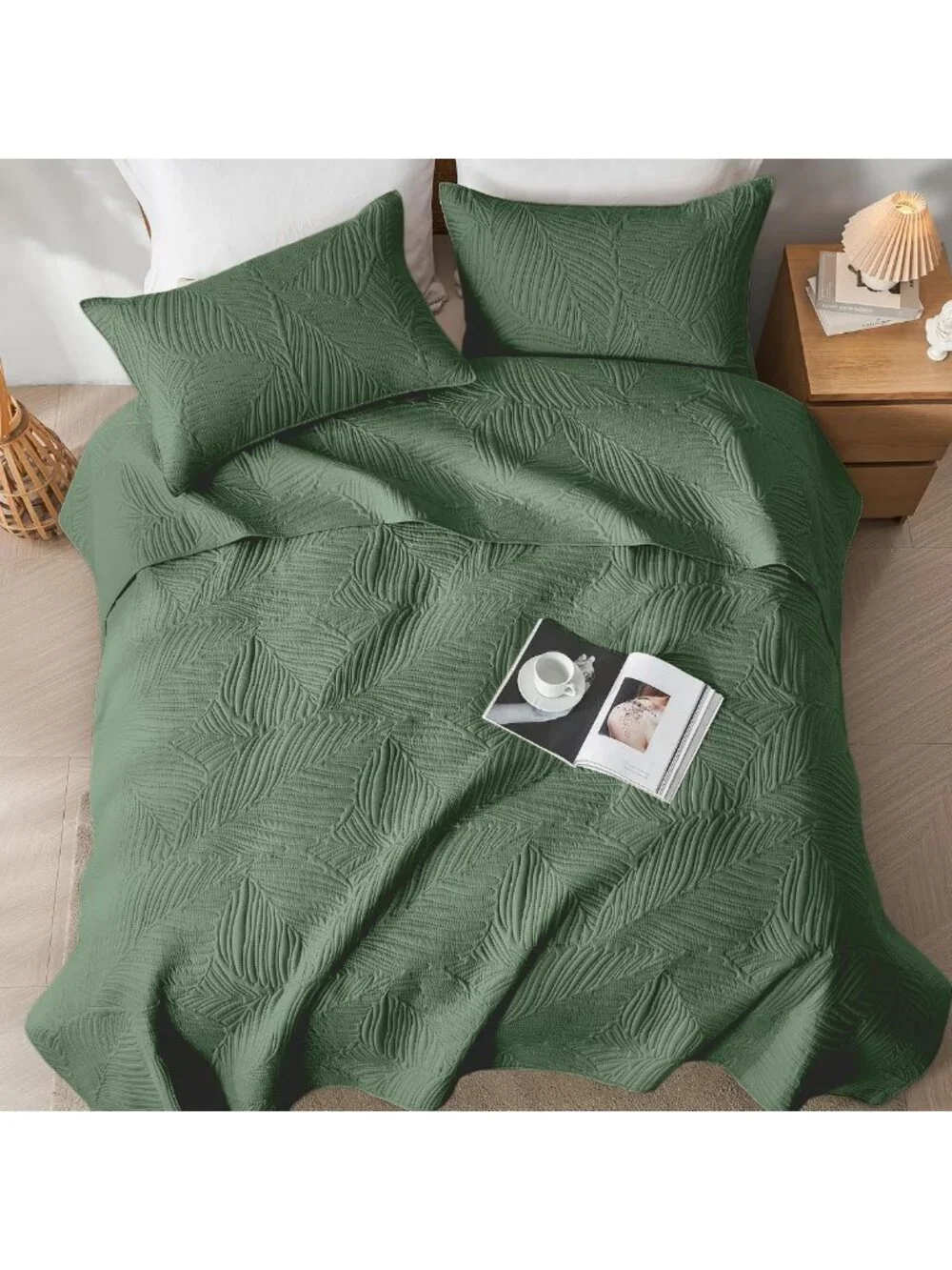 Lightweight Olive Green King Quilt Set, Soft Bedspread with Leaf Pattern, 3